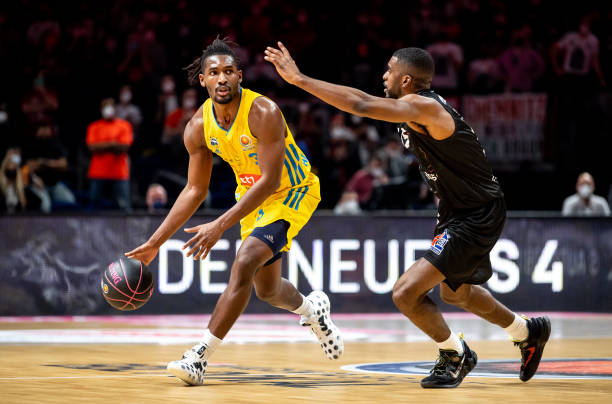 徒本赛季的 徒本赛季的